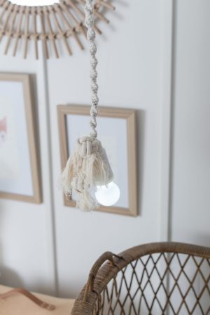 Lâmpada em macramé