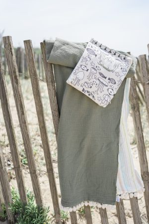 Toalha reversível com 2 bolsos fechados