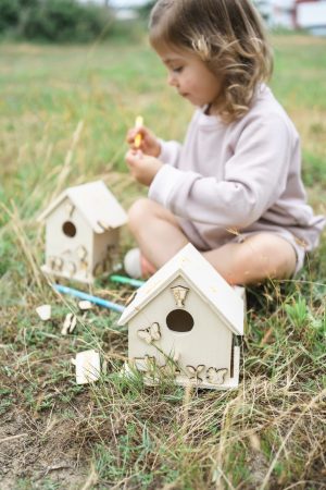 Ninho com aplicações para pintar, colar e decorar
