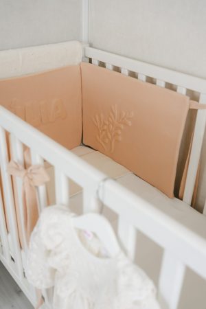 Resguardo rosa com folhagens e nome